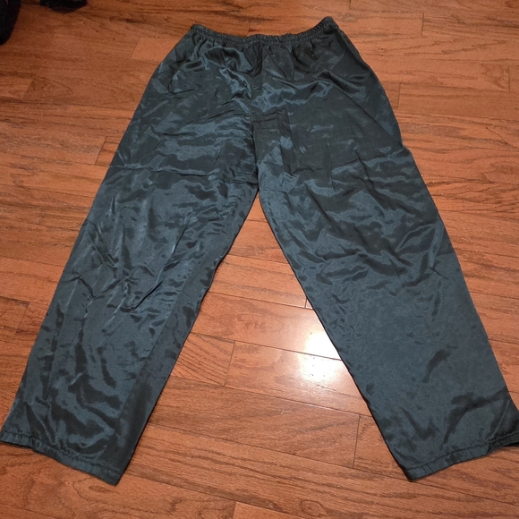 Victoria's Secret Small Green Satin Pajamas - Picture 4 of 5